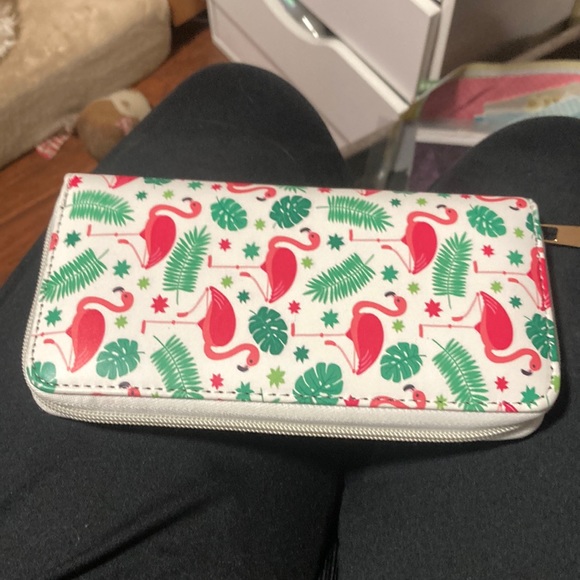 Flamingo wallet with palm leave design on it - Picture 1 of 3